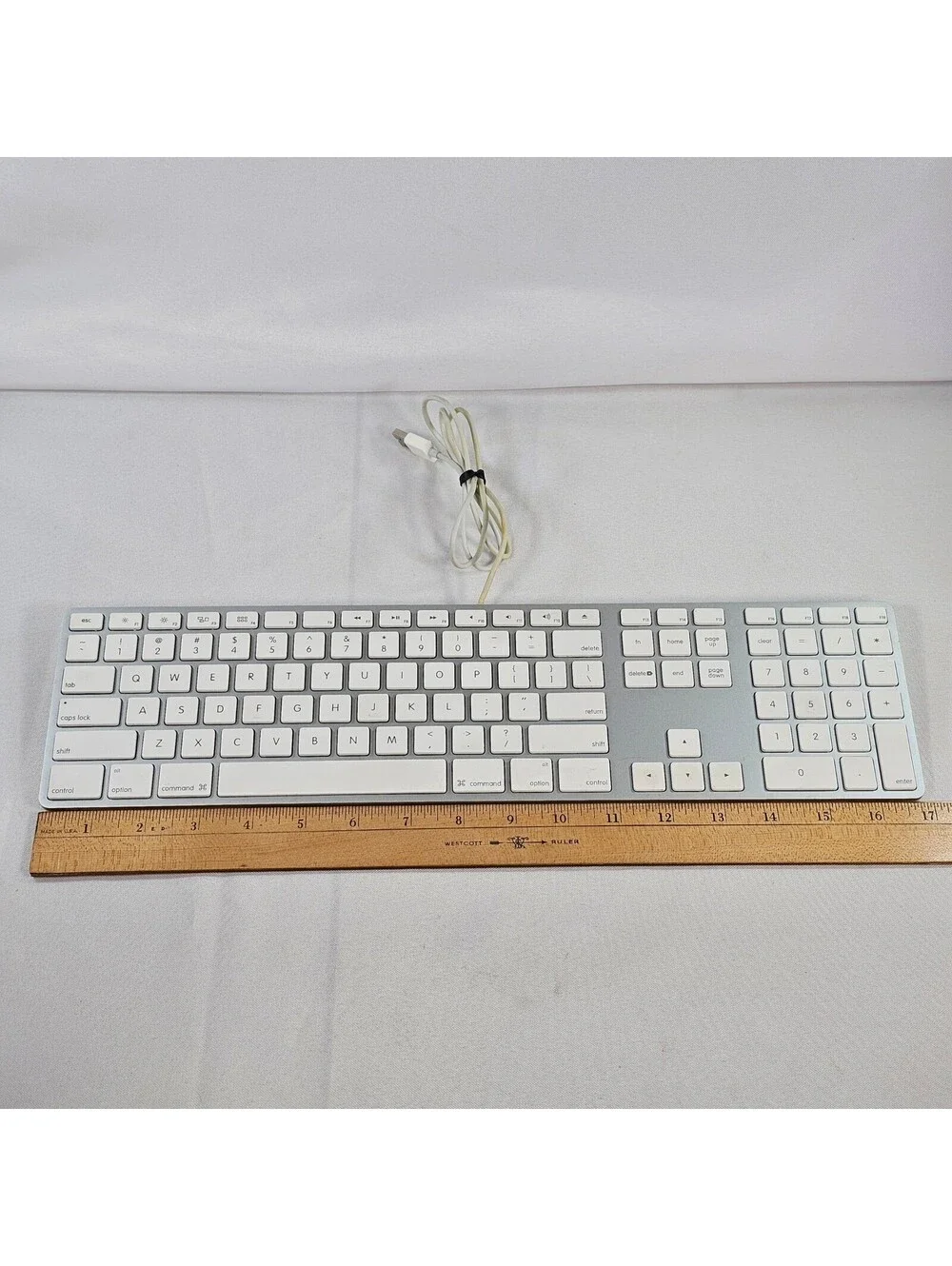 Apple A1243 Wired USB Keyboard with Numeric Keypad Aluminum Silver MB110LL/A